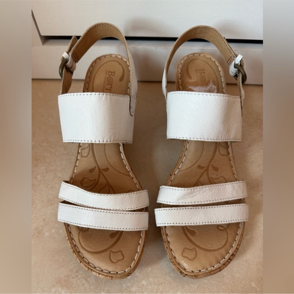 BORN White Leather Platform Sandals Stylish footwear Size 10